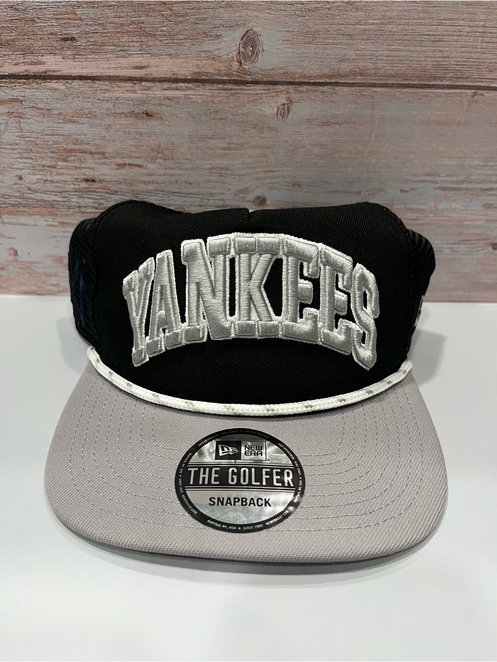 New Era Yankees Snapback Hat in Black & Gray